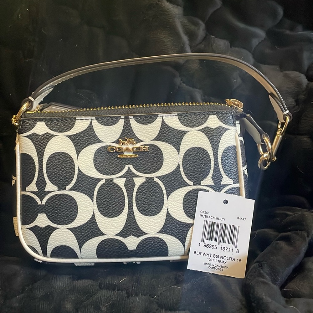 (NWT) Coach Nolita 15 leather wristlet